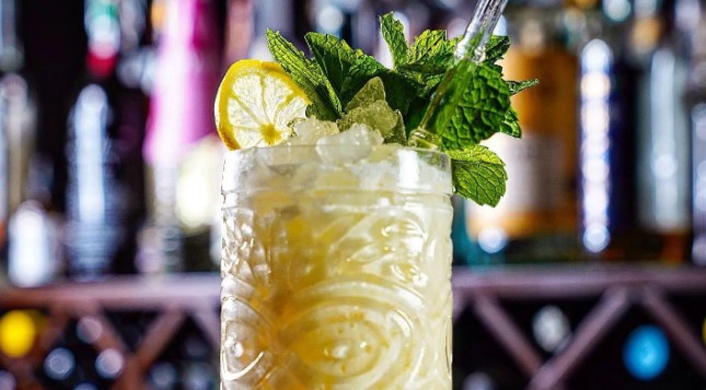 Drink Week, twist on ... il June n Juice di Ebby Kurian